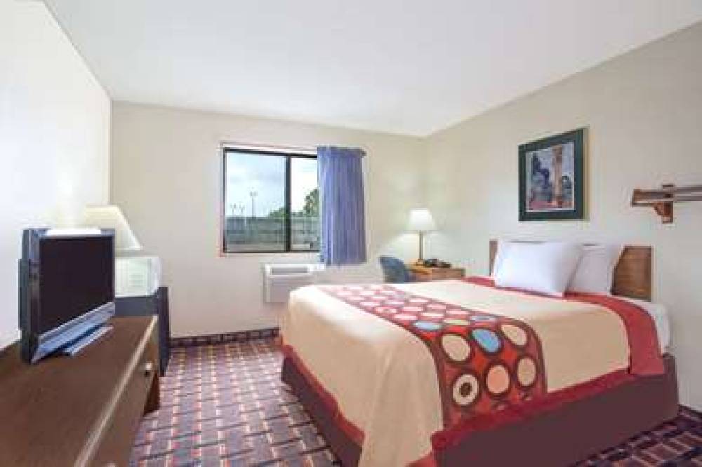 Super 8 By Wyndham Douglas 4