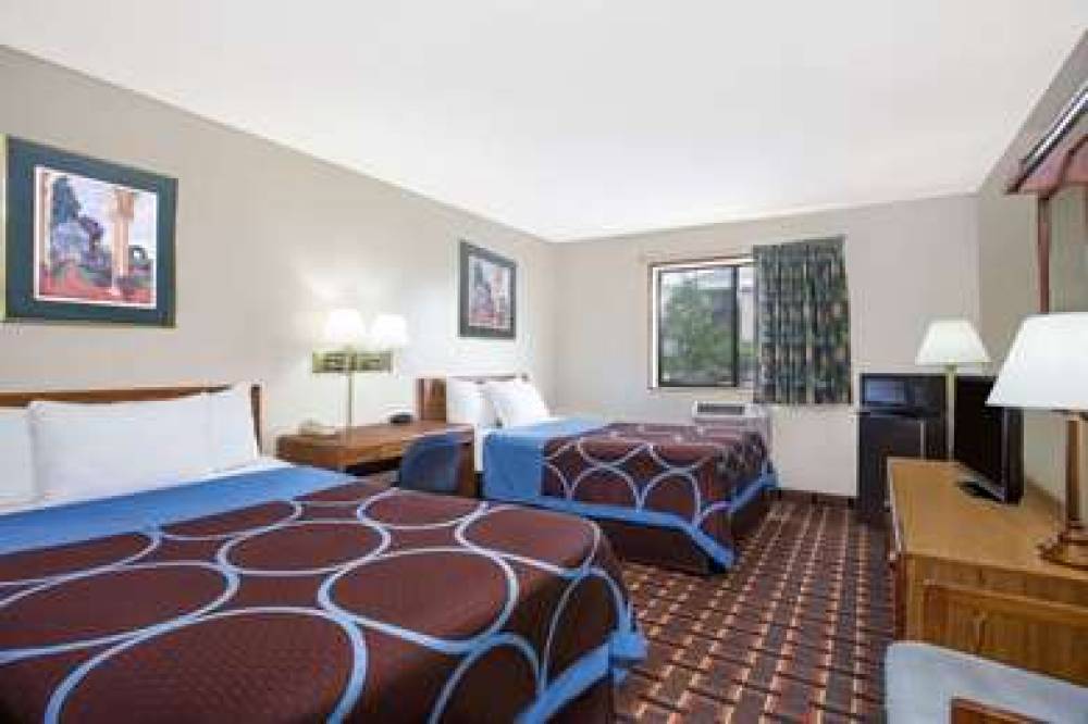 Super 8 By Wyndham Douglas 6