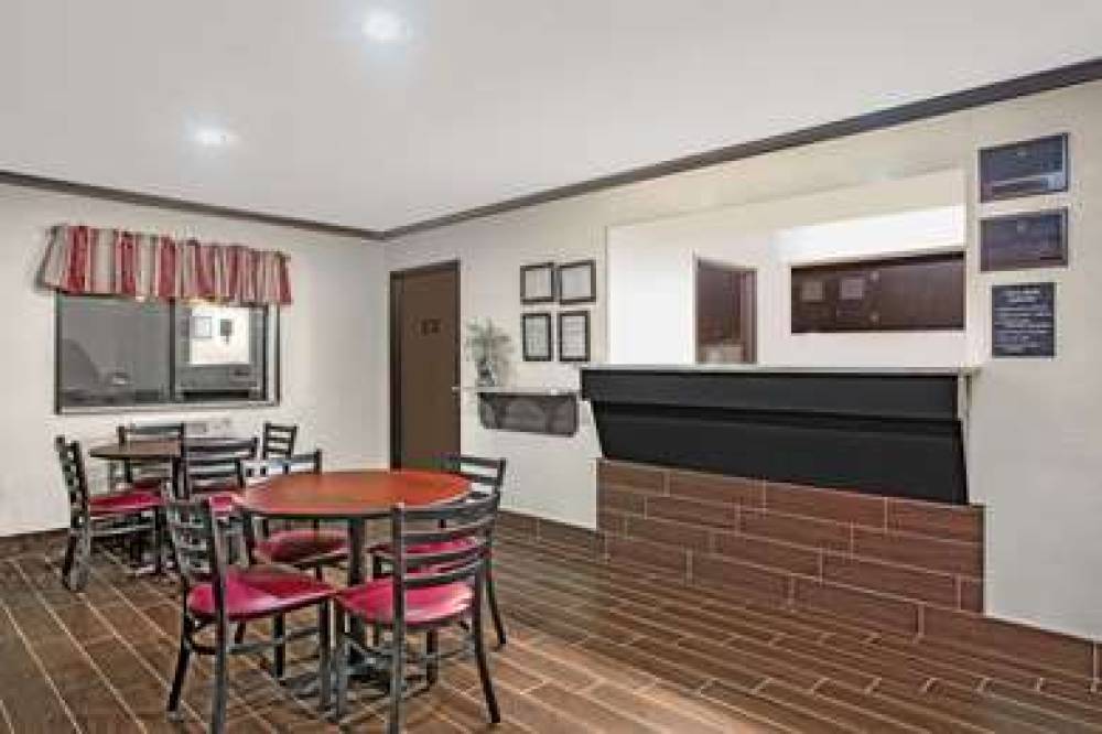 Super 8 By Wyndham Douglas 3