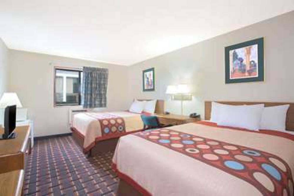 Super 8 By Wyndham Douglas 9