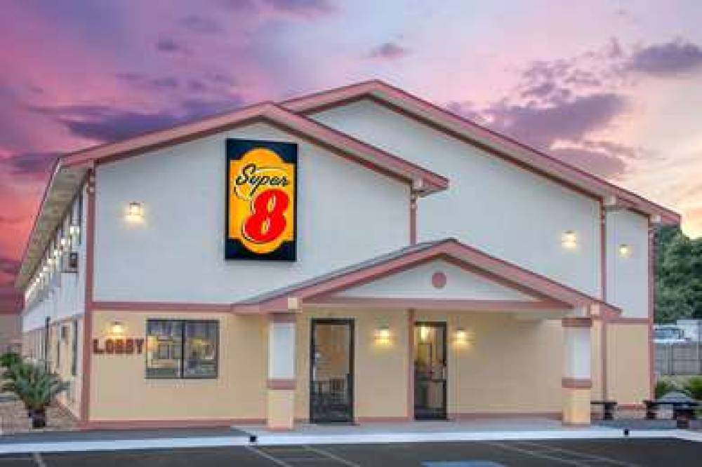 Super 8 By Wyndham Douglas 1