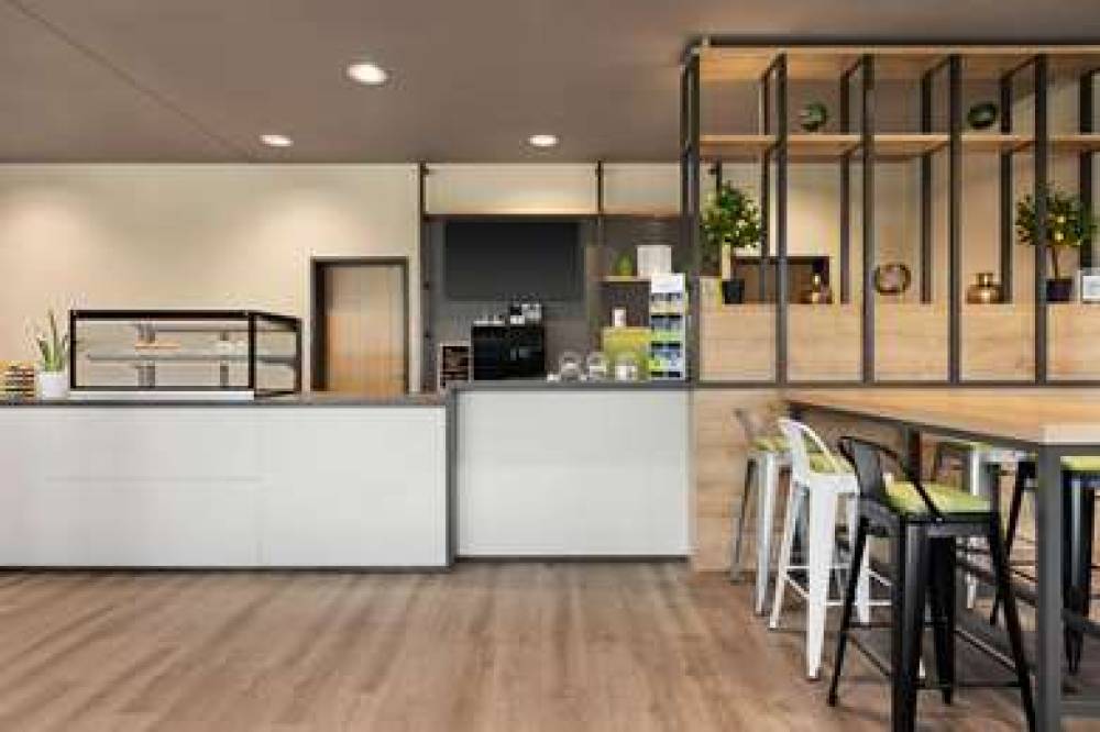 SUPER 8 BY WYNDHAM DRESDEN 10