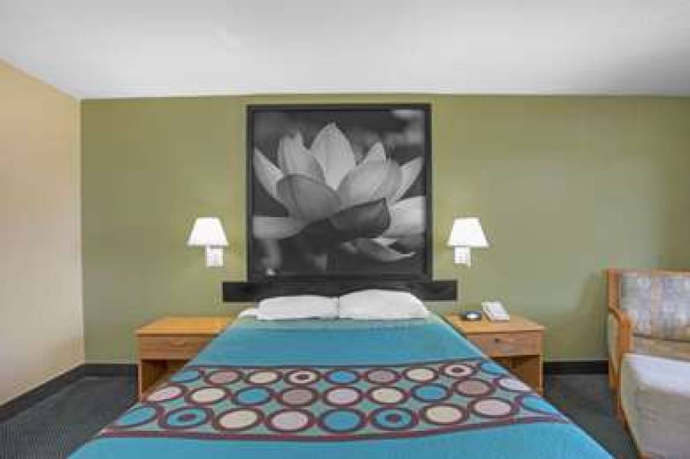 SUPER 8 BY WYNDHAM DUNN 9