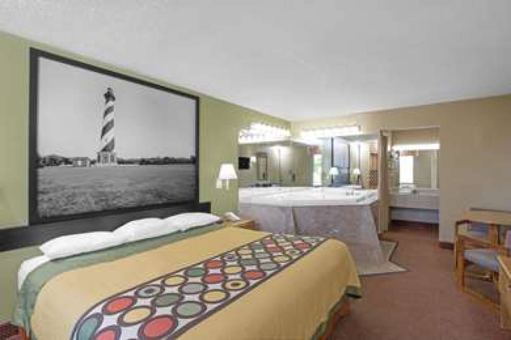 SUPER 8 BY WYNDHAM DUNN 8
