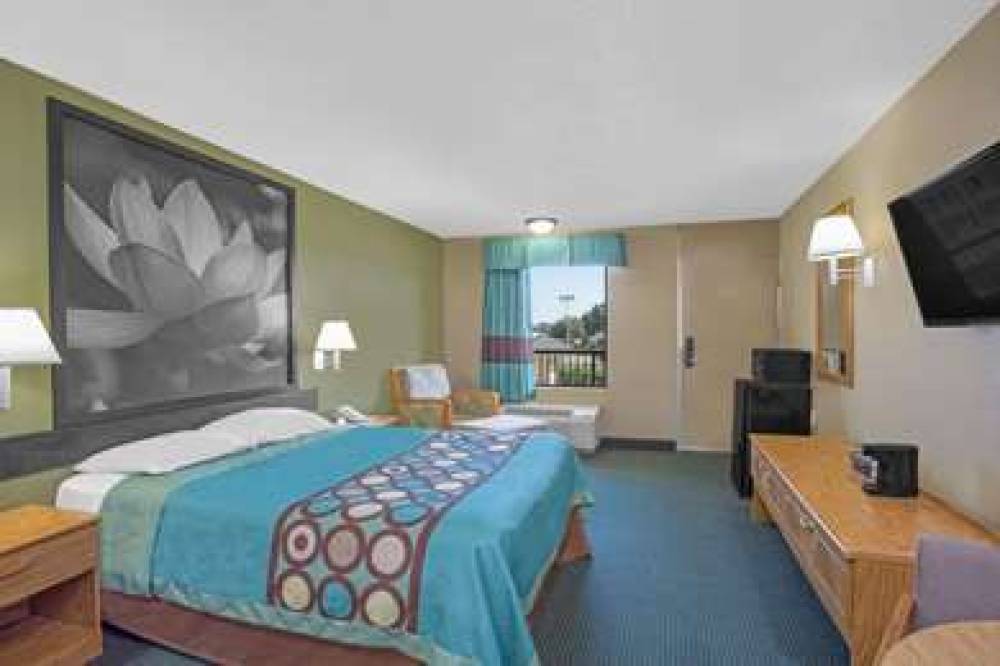 SUPER 8 BY WYNDHAM DUNN 7