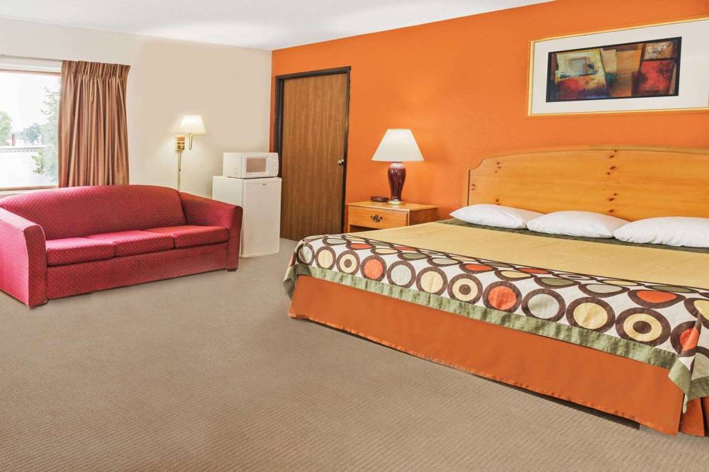Super 8 By Wyndham Elgin 5