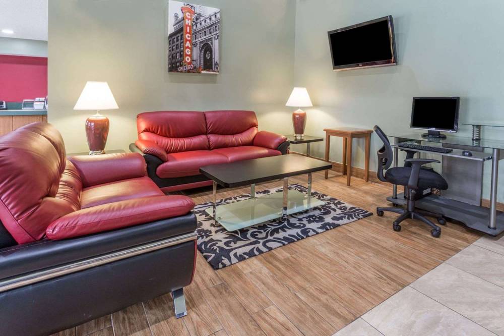 Super 8 By Wyndham Elgin 3