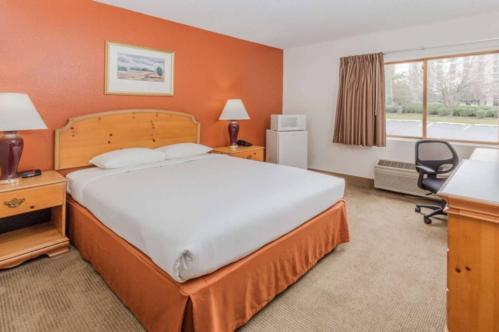 Super 8 By Wyndham Elgin 9