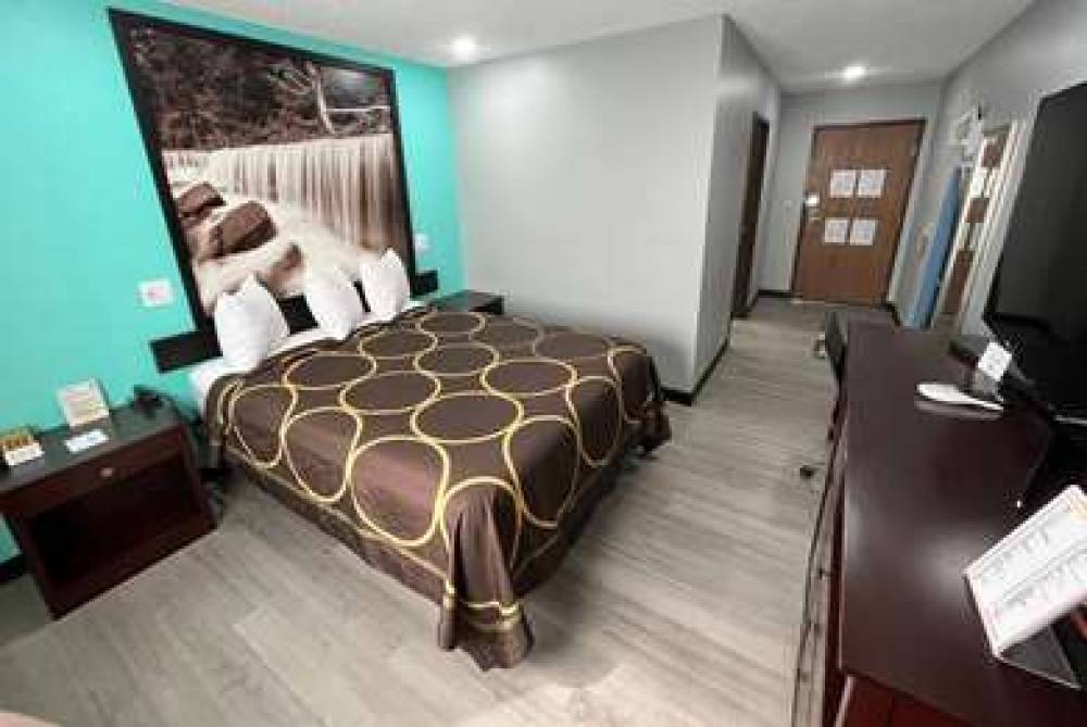 SUPER 8 BY WYNDHAM EMPORIA 3