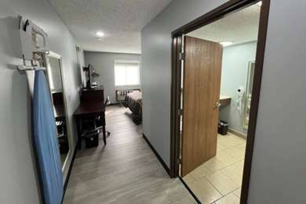 SUPER 8 BY WYNDHAM EMPORIA 4
