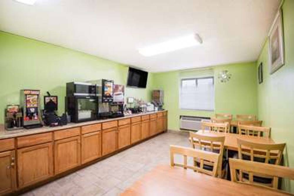 SUPER 8 BY WYNDHAM EMPORIA 1