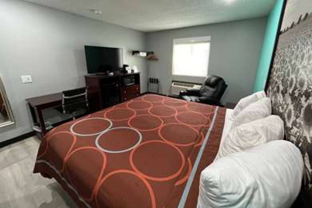SUPER 8 BY WYNDHAM EMPORIA 7