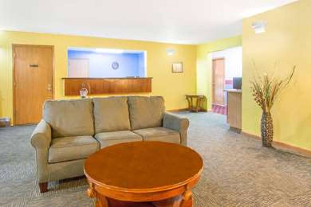 Super 8 By Wyndham Escanaba 7