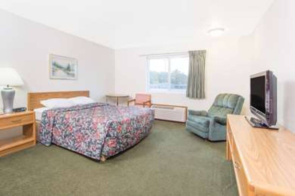 Super 8 By Wyndham Escanaba 6