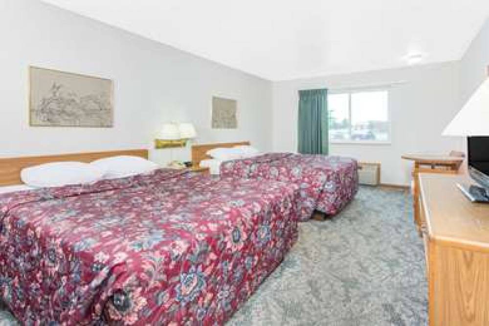Super 8 By Wyndham Escanaba 10