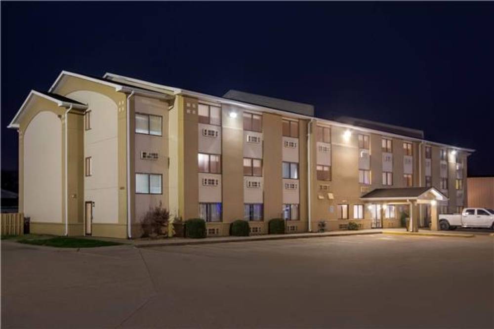 Super 8 By Wyndham Evansville East