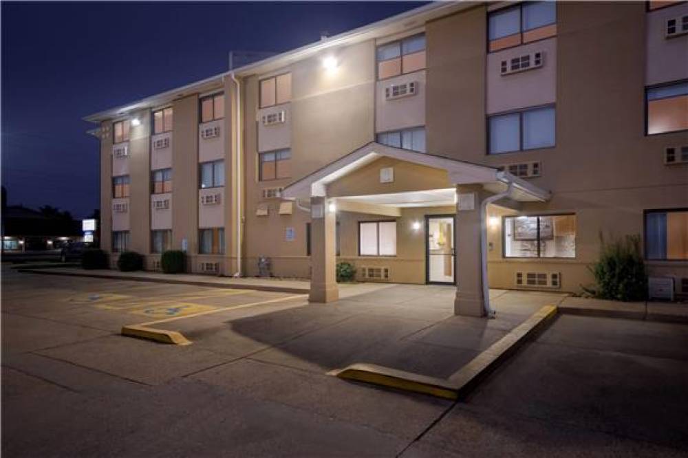 SUPER 8 BY WYNDHAM EVANSVILLE EAST 6