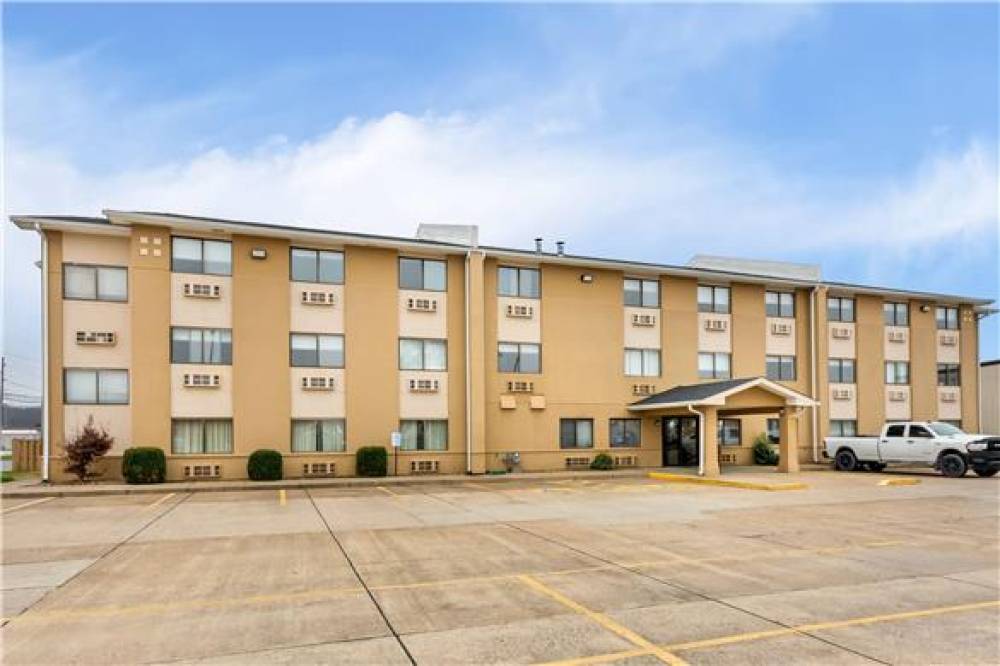 SUPER 8 BY WYNDHAM EVANSVILLE EAST 1