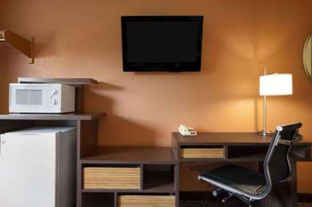 Super 8 By Wyndham Fairview Heights-St. Louis 10