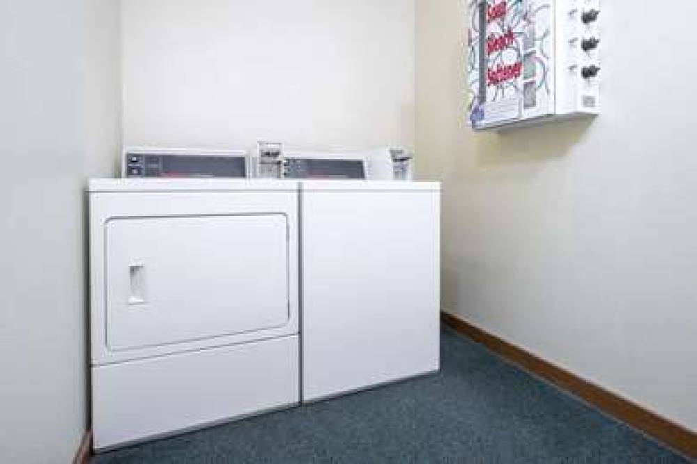 Super 8 By Wyndham Fond Du Lac 10