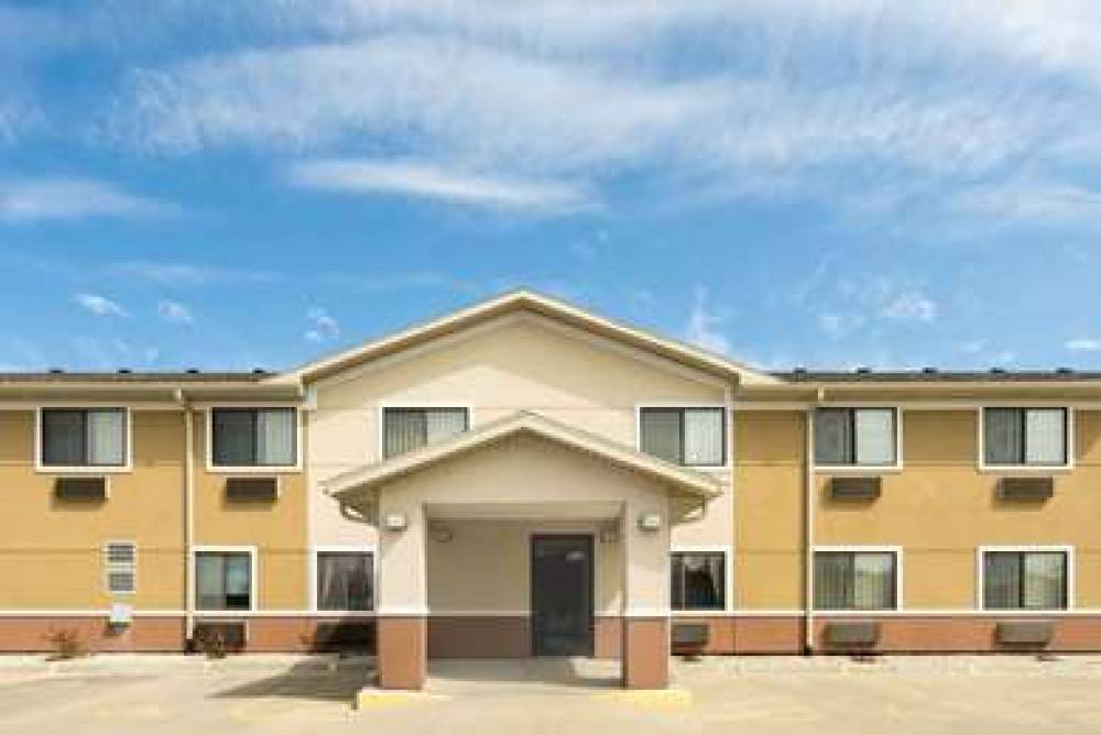 Super 8 By Wyndham Fond Du Lac 2