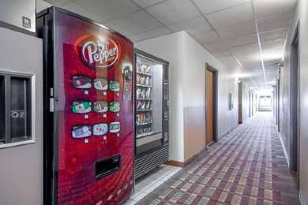 Super 8 By Wyndham Fond Du Lac 9