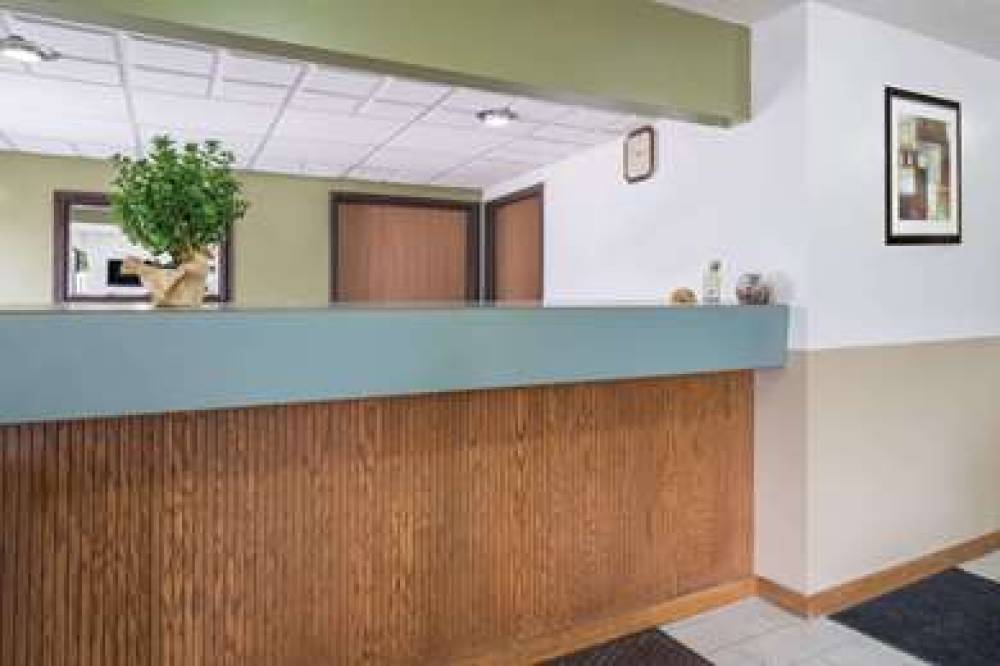Super 8 By Wyndham Fond Du Lac 4