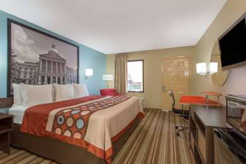 SUPER 8 BY WYNDHAM FOREST PARK 9