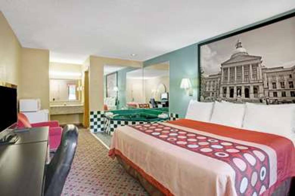 SUPER 8 BY WYNDHAM FOREST PARK 10