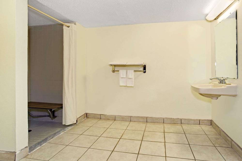 Super 8 By Wyndham Fort Mitchell Cincinnati Area 10