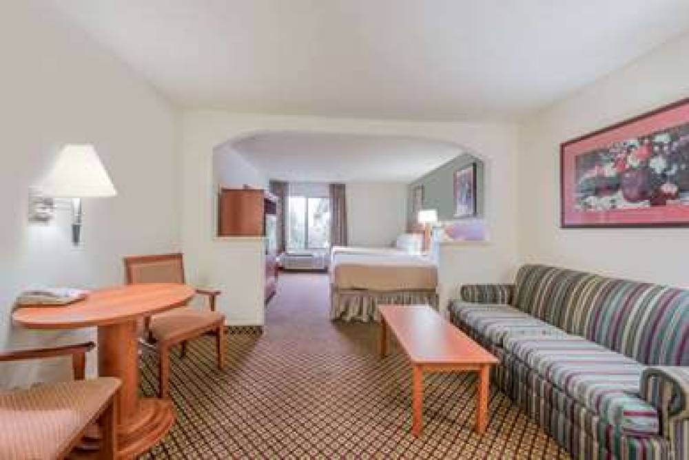 Super 8 By Wyndham Fort Worth South 8