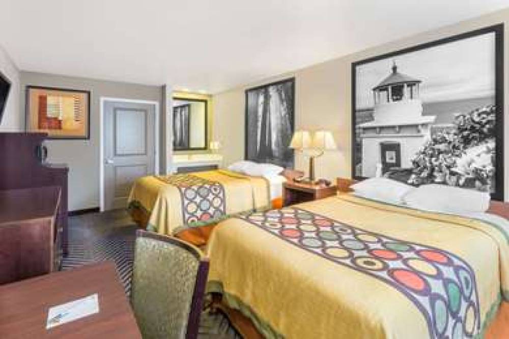 Super 8 By Wyndham Fortuna 6
