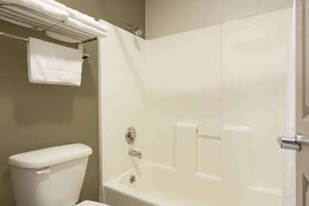 Super 8 By Wyndham Fortuna 5