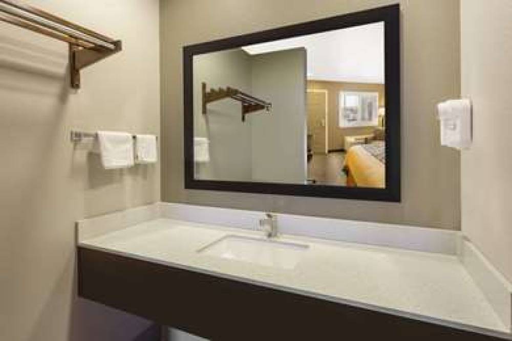 Super 8 By Wyndham Fortuna 10