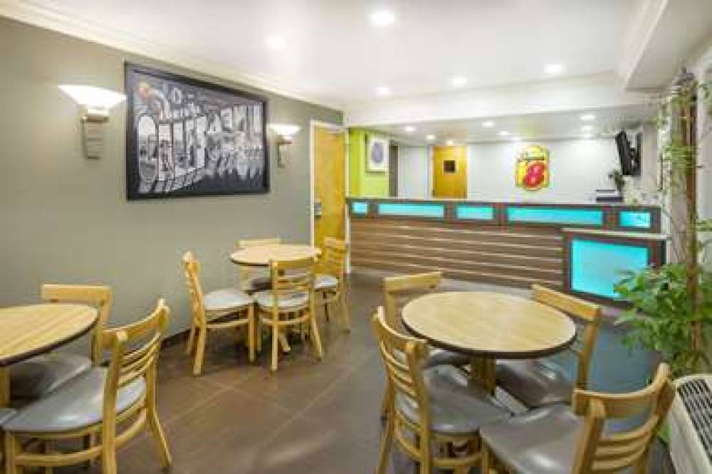 Super 8 By Wyndham Fortuna 4