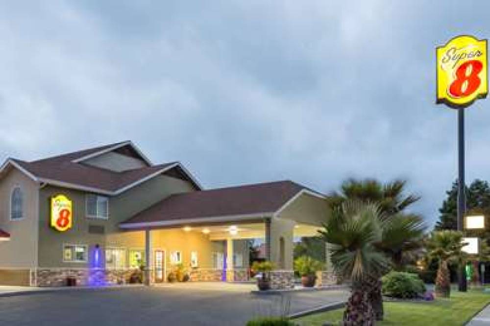 Super 8 By Wyndham Fortuna 1