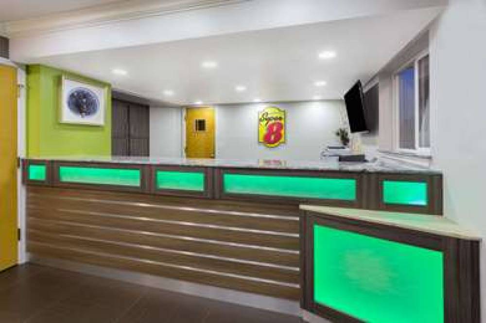 Super 8 By Wyndham Fortuna 3