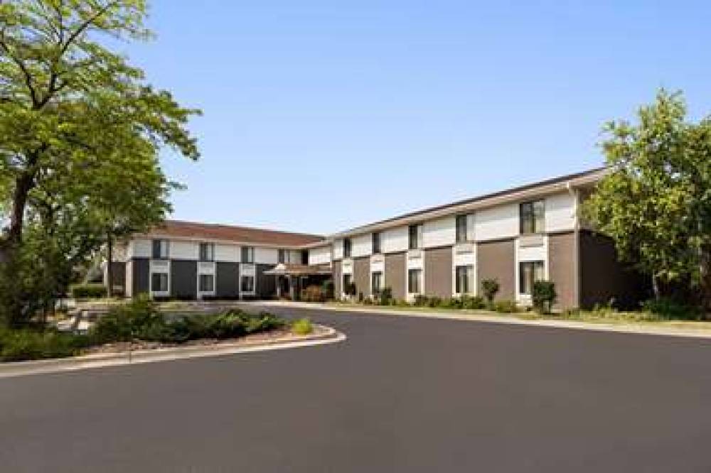 SUPER 8 BY WYNDHAM GERMANTOWN/MILWA 5