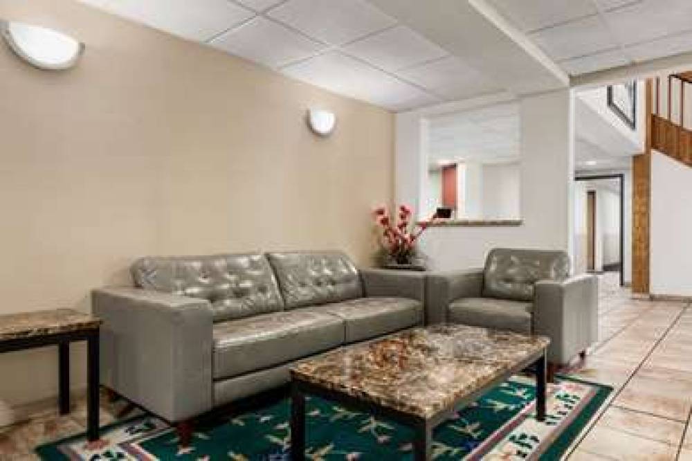 SUPER 8 BY WYNDHAM GERMANTOWN/MILWA 2