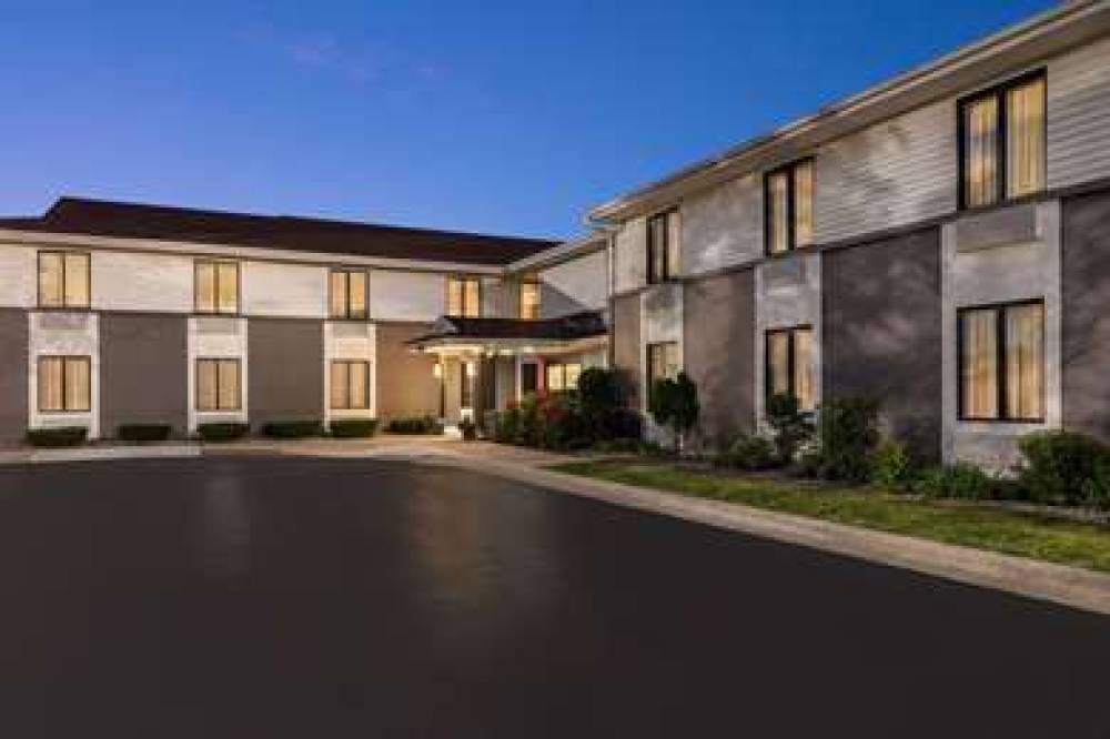 SUPER 8 BY WYNDHAM GERMANTOWN/MILWA 6