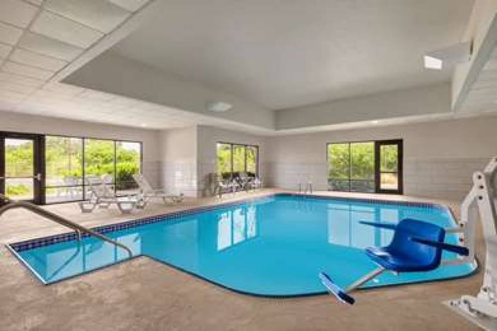 SUPER 8 BY WYNDHAM GERMANTOWN/MILWA 10