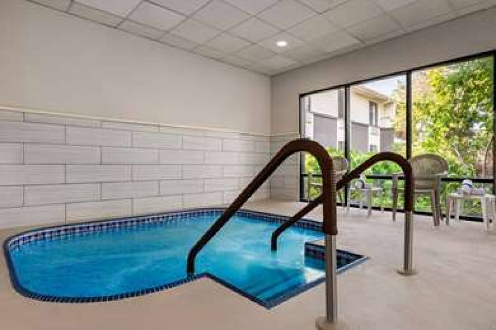 SUPER 8 BY WYNDHAM GERMANTOWN/MILWA 1