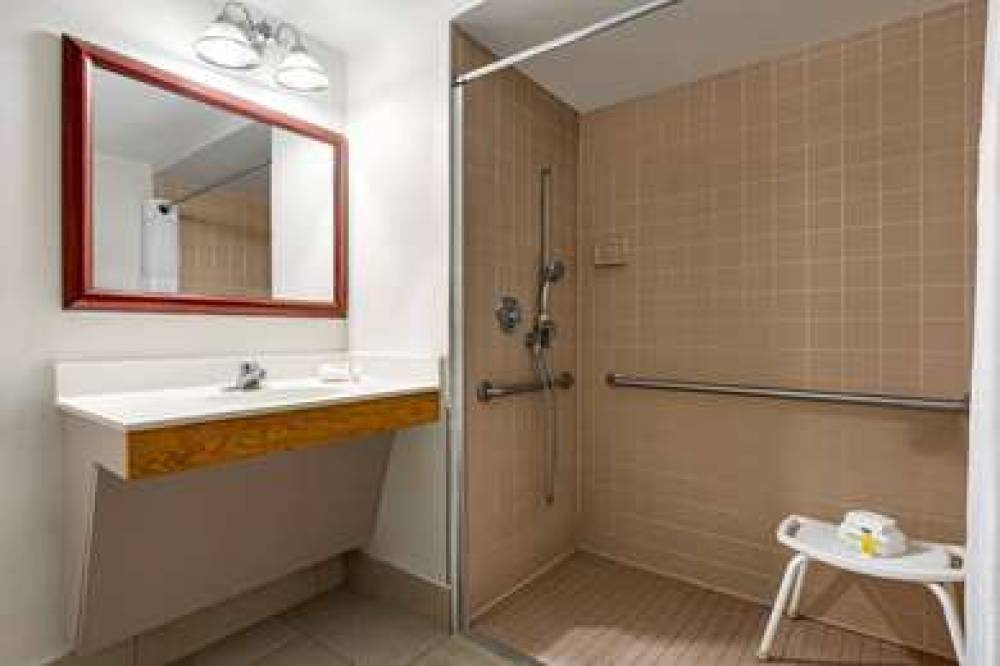 SUPER 8 BY WYNDHAM GERMANTOWN/MILWA 8
