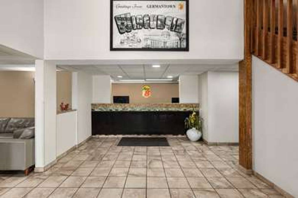 SUPER 8 BY WYNDHAM GERMANTOWN/MILWA 3