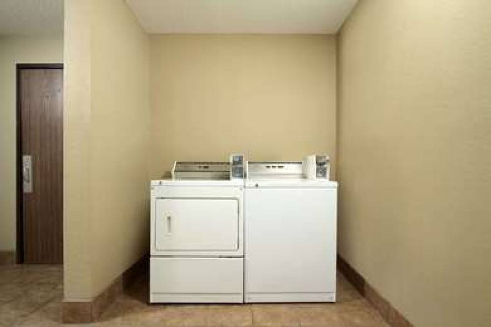 SUPER 8 BY WYNDHAM HOMEWOOD BIRMING 3