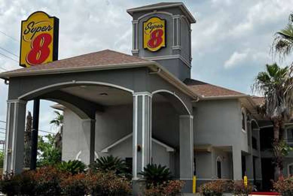 Super 8 By Wyndham Houston North I 45