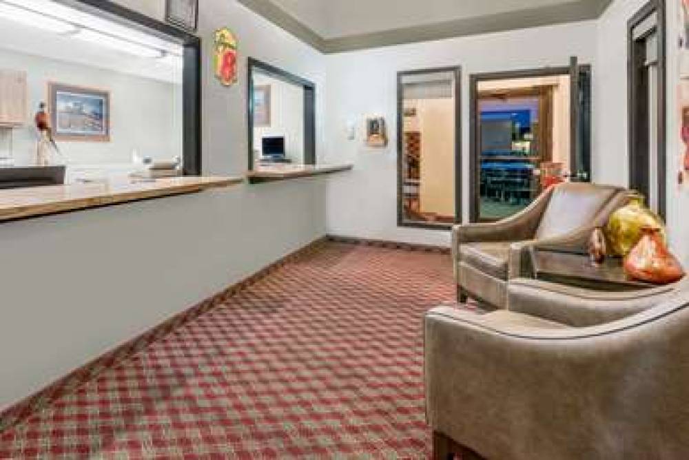 Super 8 By Wyndham Huron 2