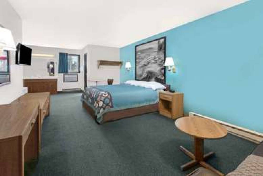 Super 8 By Wyndham Huron 10