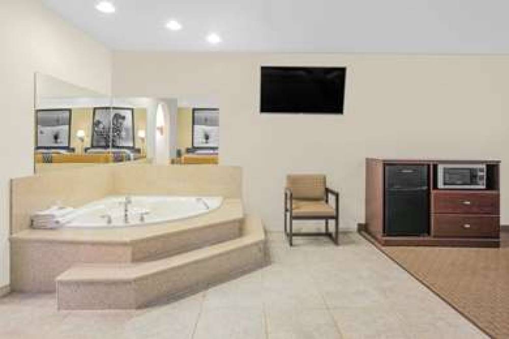 SUPER 8 BY WYNDHAM IDABEL 7