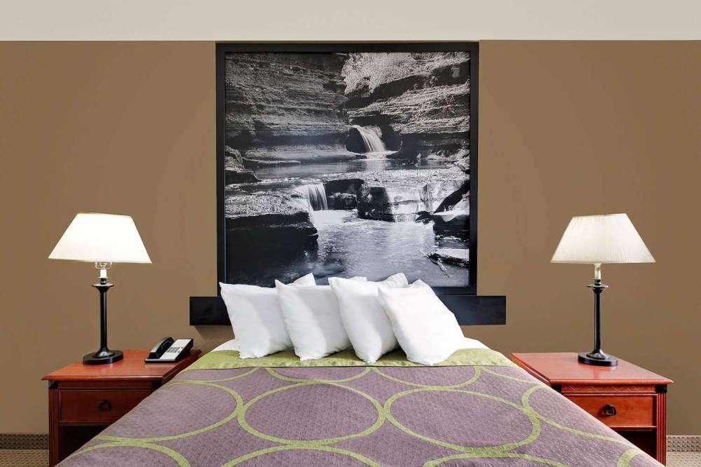 Super 8 By Wyndham Ithaca 5